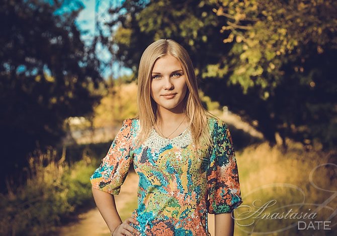 Lady Moldovan: Elena from Kishinev, 21 yo, hair color Blond